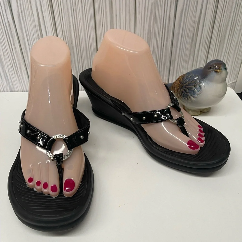 Women’s Sketchers Black Wedge Sandals Size 9. Cute details on shoes, see images. - Picture 2 of 5